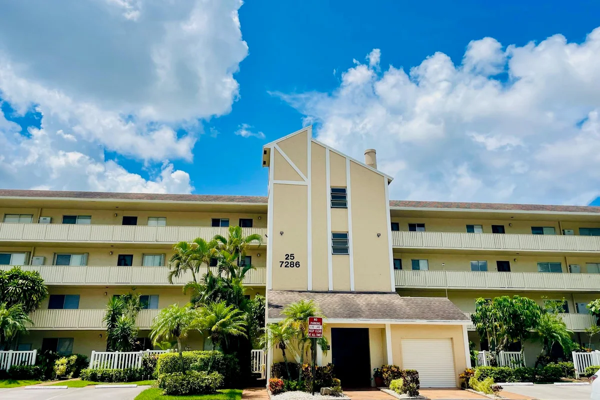 7286 Huntington Ln #105, Delray Beach: photo 1 of 47