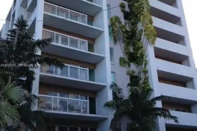 2740 SW 28th Ter #304, Miami: photo 1 of 7