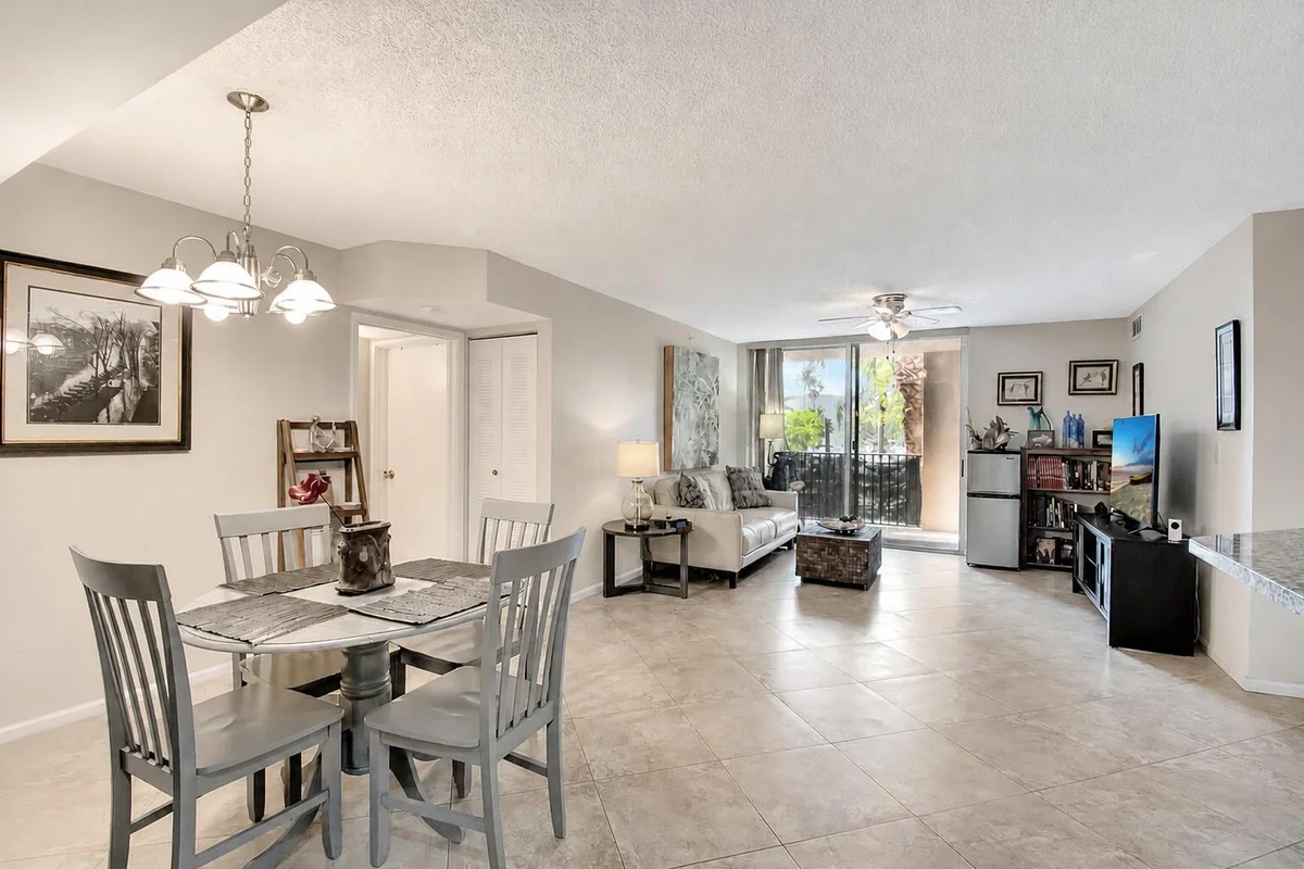 1000 Scotia Dr #204, Hypoluxo: photo 1 of 32
