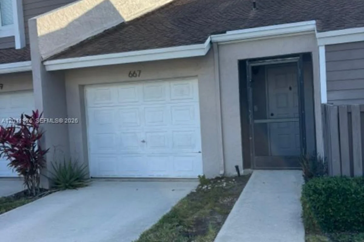 667 Woodgate Ln #B, Sunrise: photo 1 of 20