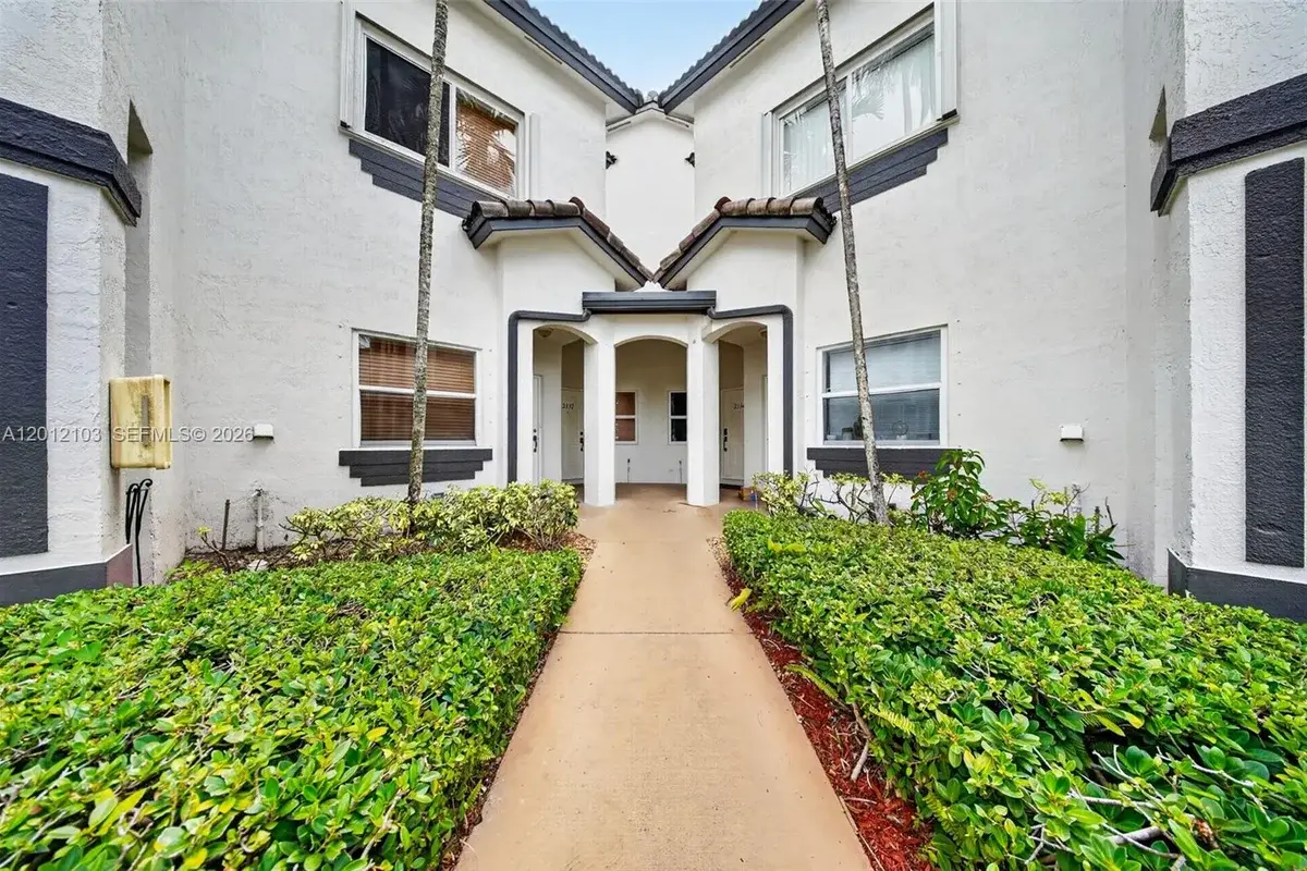2334 SE 24th Ave, Homestead: photo 1 of 30