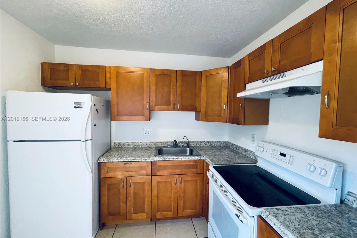 825 NW 46th Ave, Plantation: photo 1 of 10