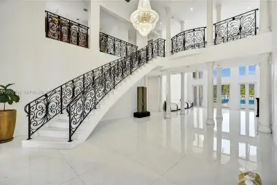 12401 SW 45th St, Miami: photo 1 of 80