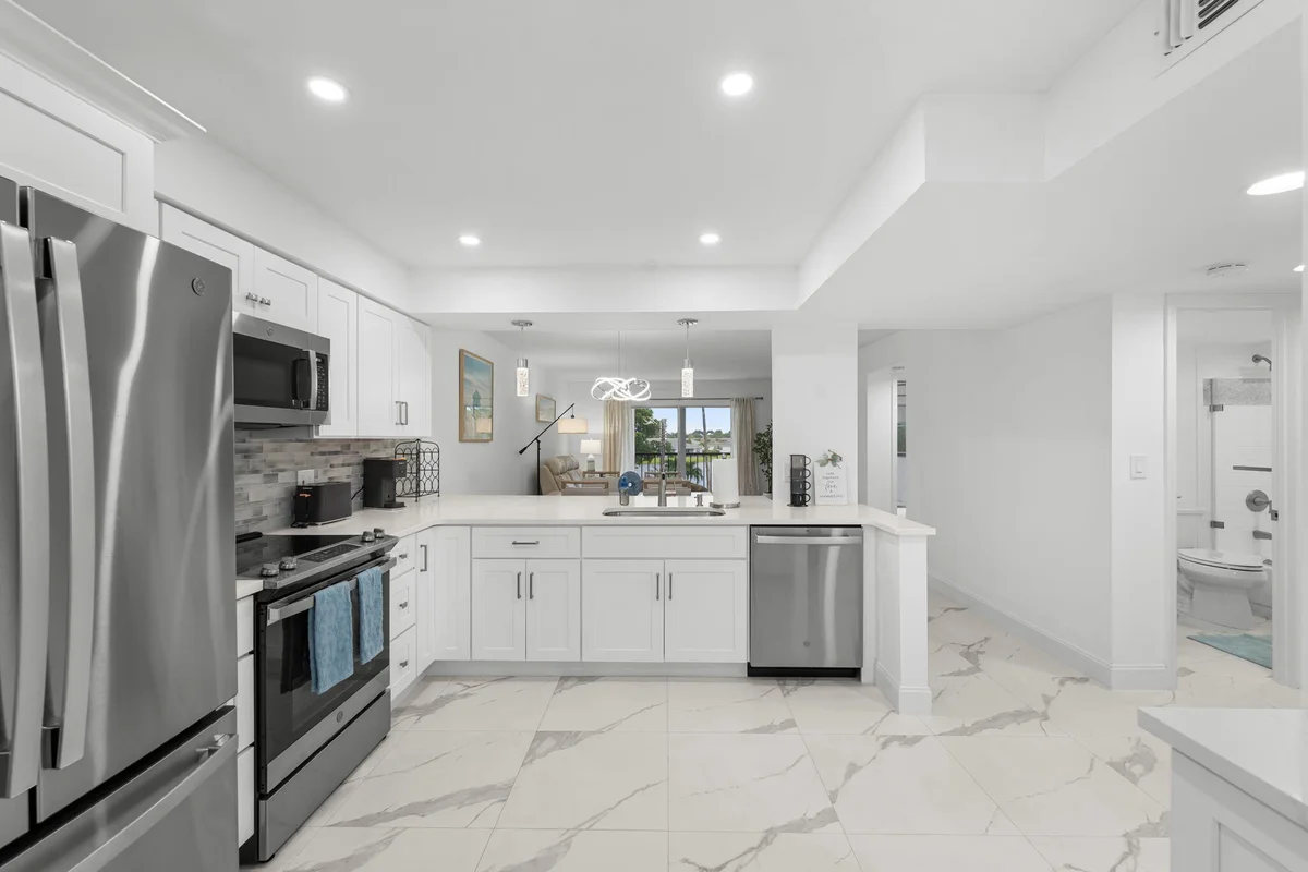 6936 Huntington Ln #302, Delray Beach: photo 1 of 42