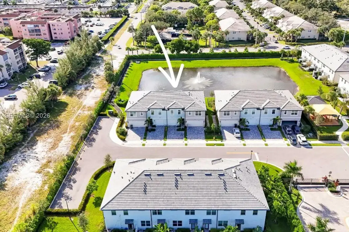 2913 Olivia Ave, Lauderdale Lakes: photo 1 of 55