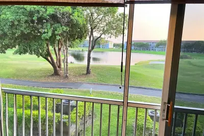 300 SW 134th Way #203e, Pembroke Pines: photo 1 of 3
