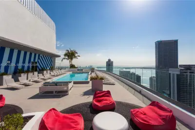 45 SW 9th St #1604, Miami: photo 1 of 34