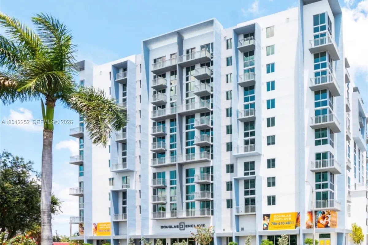 61 NW 37th Ave #11, Miami: photo 1 of 17