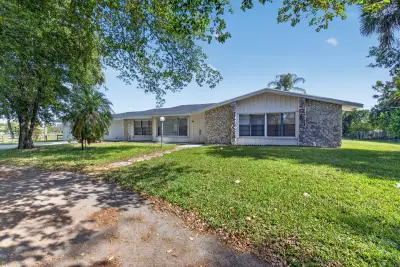 10157 La Reina Rd, Delray Beach: photo 1 of 54