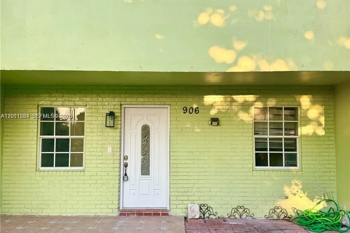 906 SW 74th Ave, North Lauderdale: photo 1 of 20