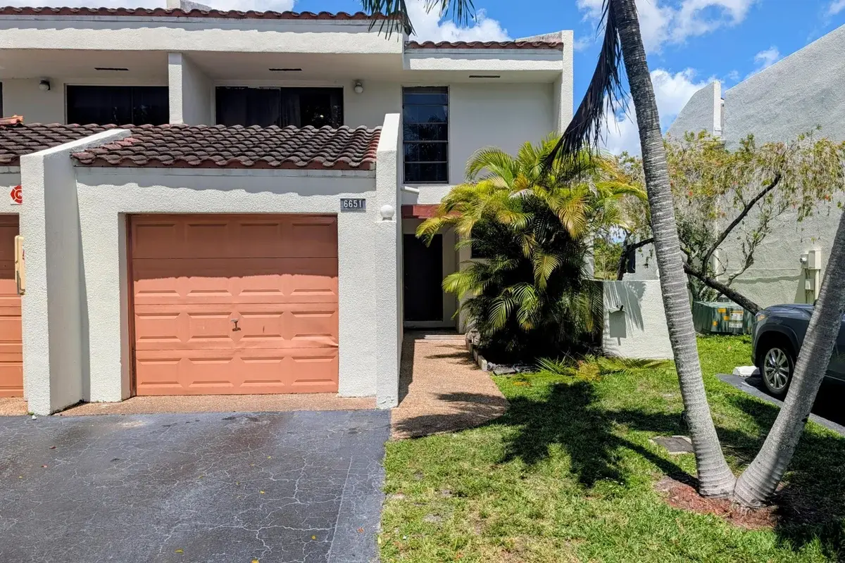 6651 Racquet Club Dr, Lauderhill: photo 1 of 27