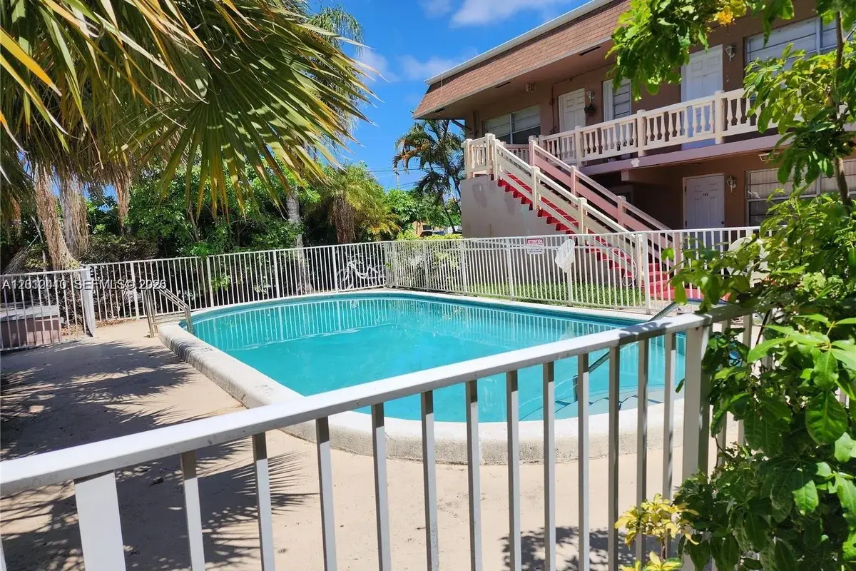 241 SE 9th Ave #103, Pompano Beach: photo 1 of 9