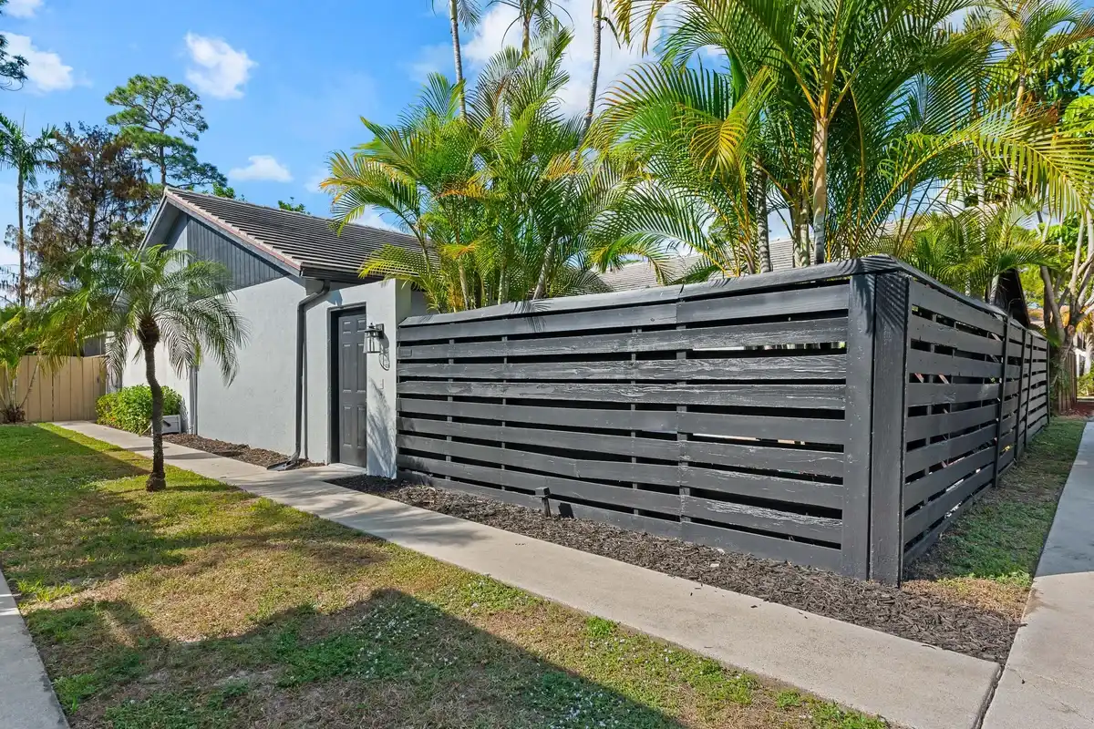 1277 Periwinkle Pl, Wellington: photo 1 of 24