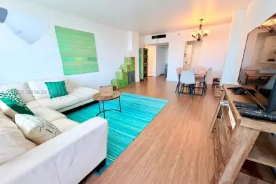 100 Lincoln Rd #922, Miami Beach: photo 1 of 9