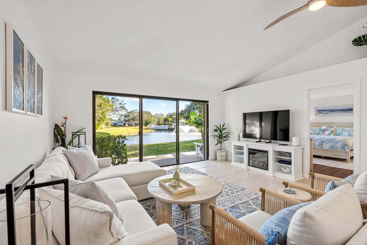 913 Club Dr, Palm Beach Gardens: photo 1 of 39