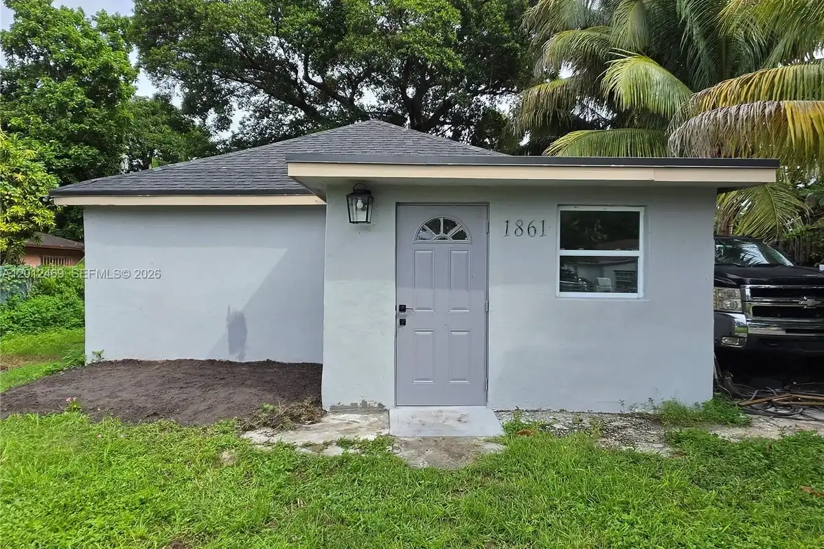 1861 NW 112th St, Miami: photo 1 of 19