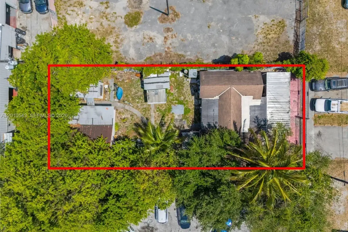 9422 NW 26th Ave, Miami: photo 1 of 9