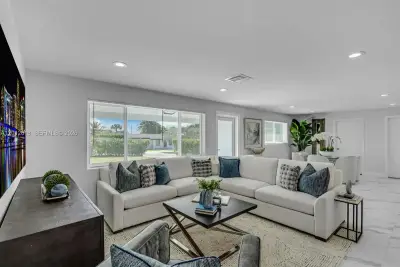 465 NW 11th St, Boca Raton: photo 1 of 50