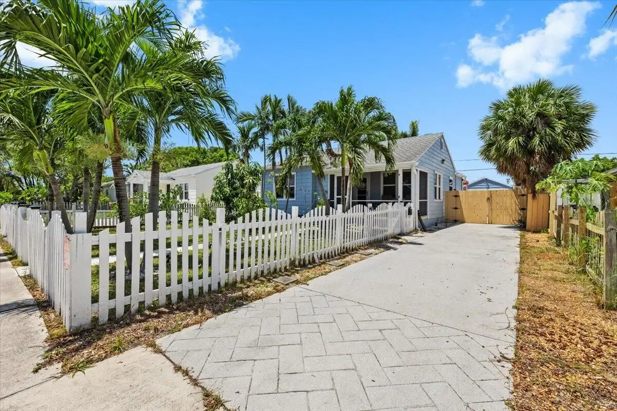 915 N K St, Lake Worth Beach: photo 1 of 39