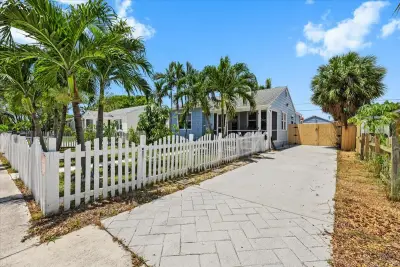 915 N K St, Lake Worth Beach: photo 1 of 39
