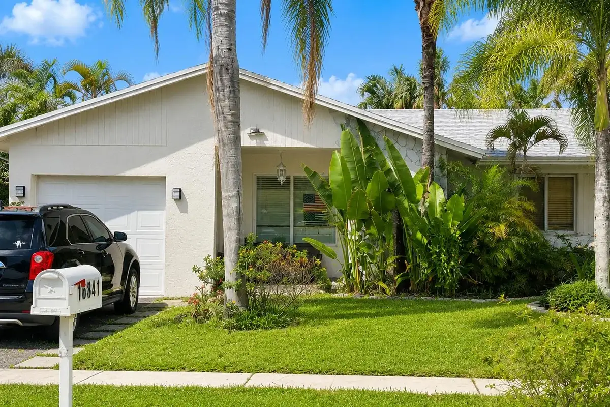 16841 Royal Poinciana Dr, Weston: photo 1 of 1