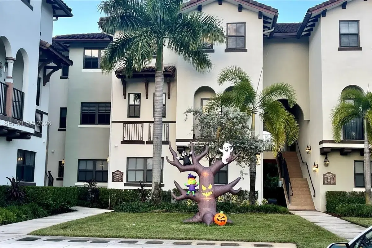 10620 NW 88th St #205, Doral: photo 1 of 19