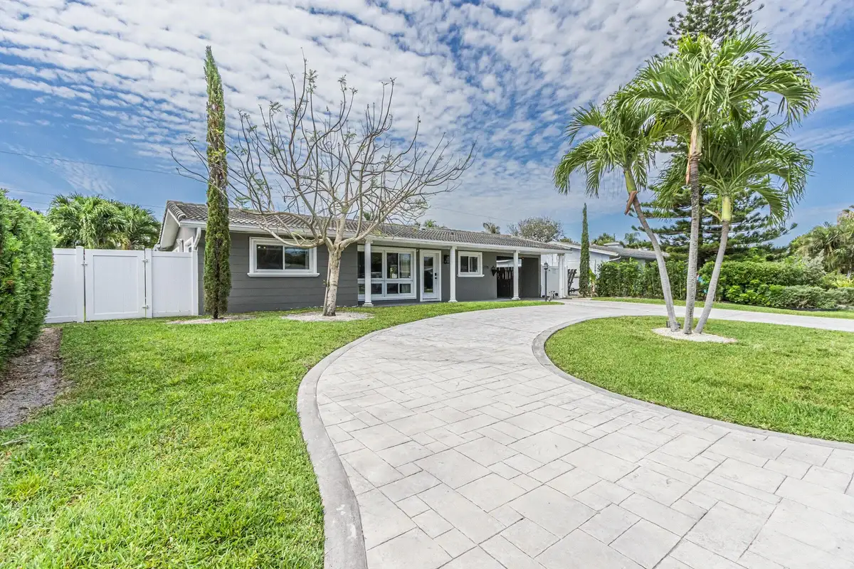 2770 NE 53rd St, Lighthouse Point: photo 1 of 58