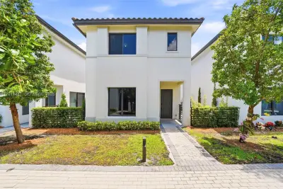 4356 NW 80th Ave, Doral: photo 1 of 55