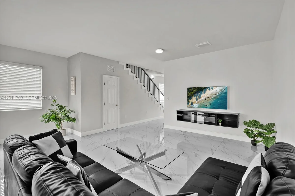 1968 NW 25th Ave, Miami: photo 1 of 20