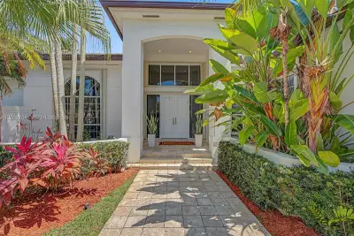 6721 SW 140th St, Palmetto Bay: photo 1 of 45