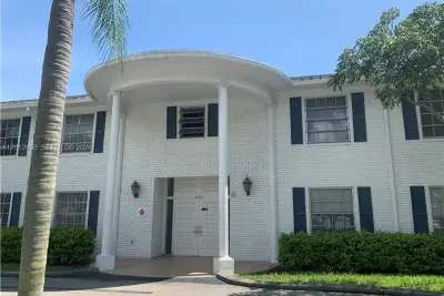 Condo in Fort Lauderdale: photo 1 of 19