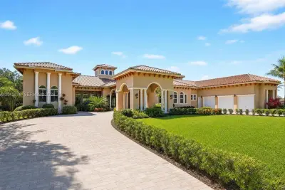 7480 SW 100th St, Pinecrest: photo 1 of 37