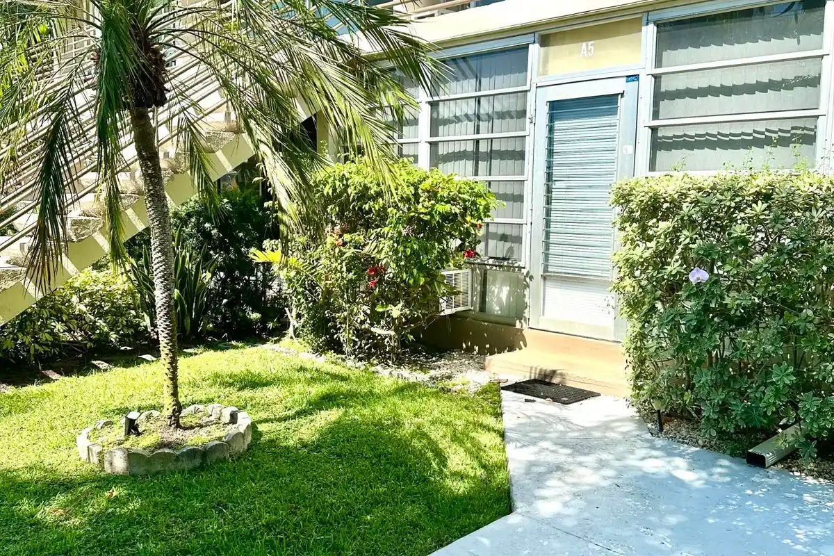 901 N Birch Rd #A5, Fort Lauderdale: photo 1 of 32