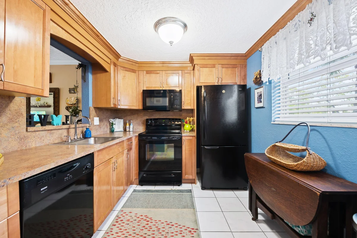 8004 Lagos De Campo Blvd #C-203, Tamarac: photo 1 of 18