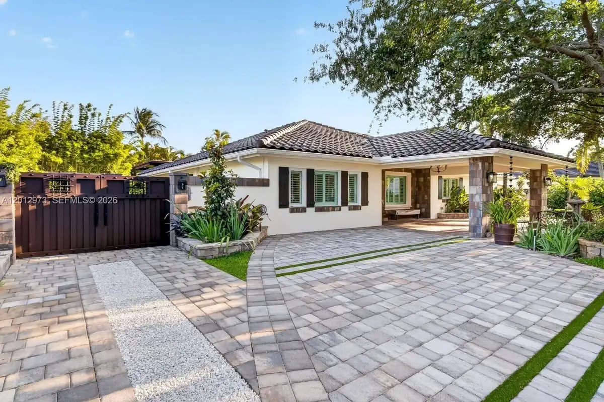10570 SW 56th Ter, Miami: photo 1 of 60