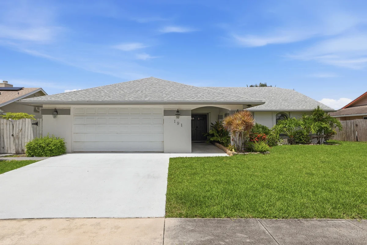 191 Parkwood Dr, Royal Palm Beach: photo 1 of 23