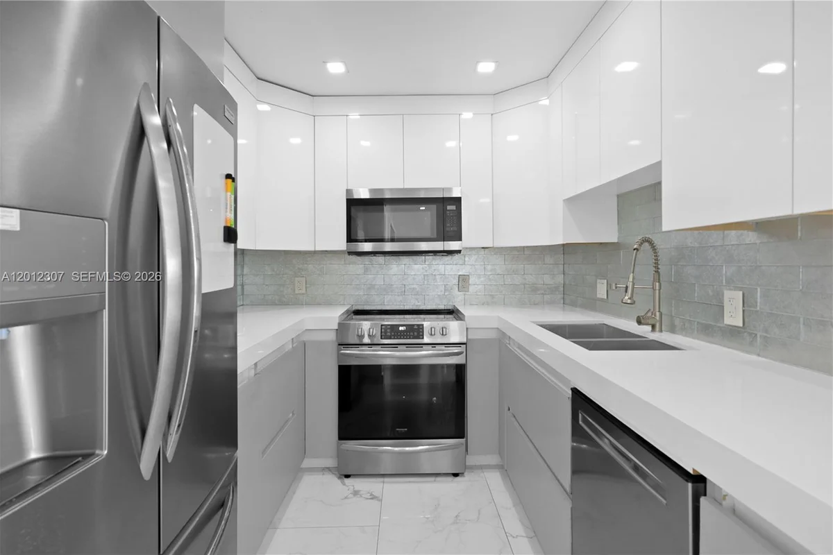3675 N Country Club Dr #2008, Aventura: photo 1 of 50