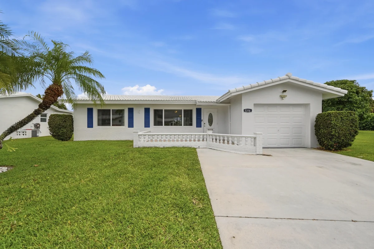 1316 SW 23rd St, Boynton Beach: photo 1 of 29