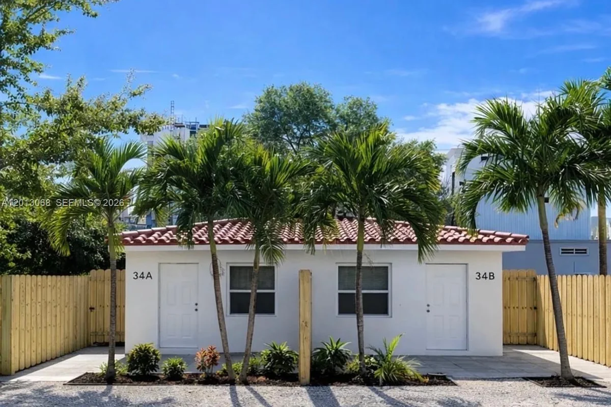 34 SE 1st Ave #B, Dania Beach: photo 1 of 8