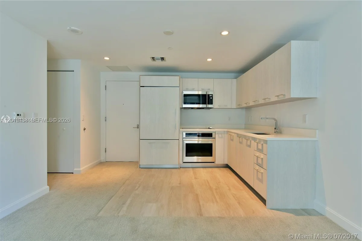 45 SW 9 St #1907, Miami: photo 1 of 16