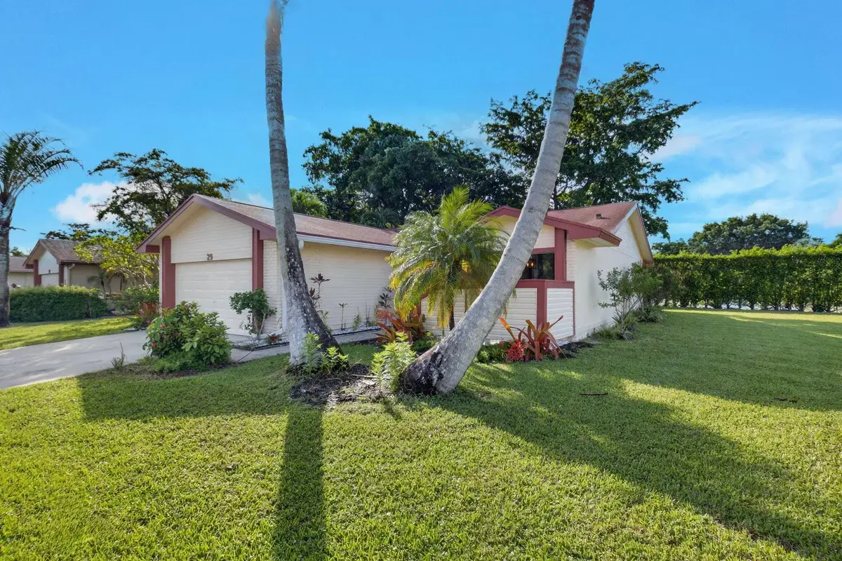 29 Fawlkland Cir, Boynton Beach: photo 1 of 24