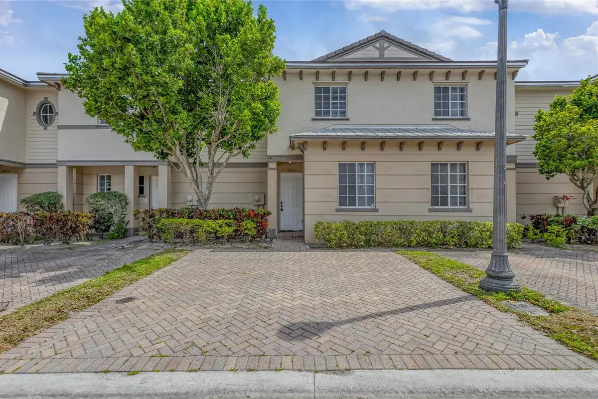 2037 Nassau Dr, Riviera Beach: photo 1 of 44