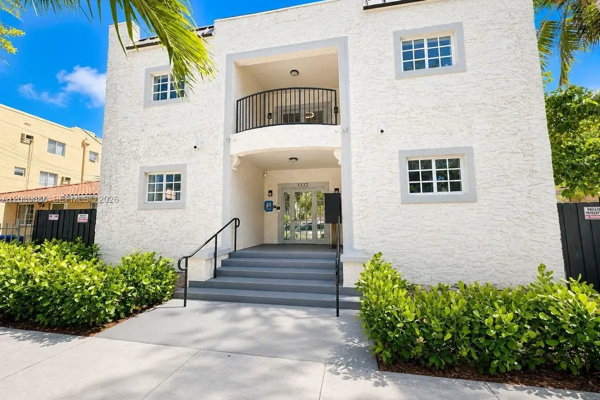 1132 NW 3rd St, Miami: photo 1 of 8