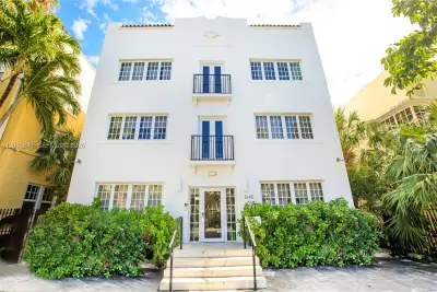 1345 Pennsylvania Ave, Miami Beach: photo 1 of 9