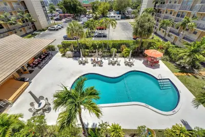 2145 Pierce St #417, Hollywood: photo 1 of 15