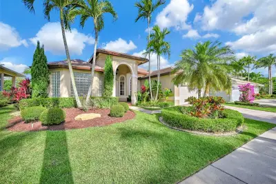 2553 Jardin Manor, Weston: photo 1 of 63