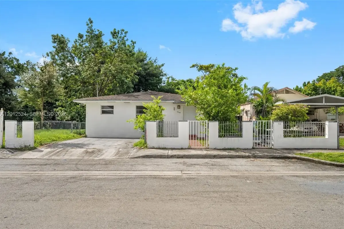 1074 NW 27th St, Miami: photo 1 of 10