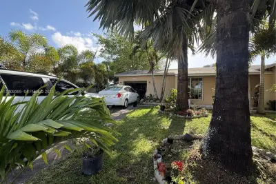 25835 SW 131st Ct, Homestead: photo 1 of 33