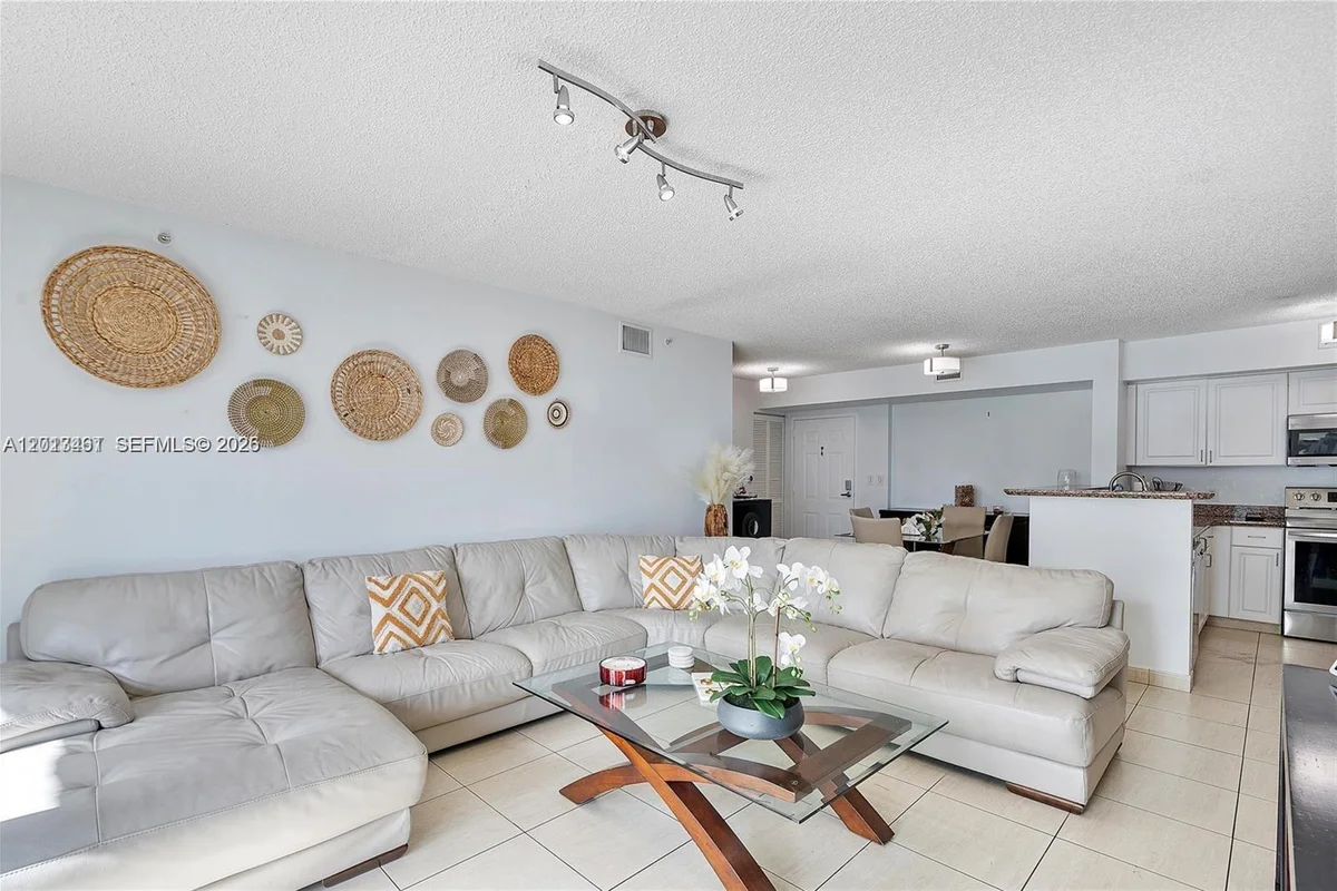 1155 Brickell Bay Dr #603, Miami: photo 1 of 17