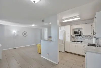 1811 Jefferson St #404, Hollywood: photo 1 of 26